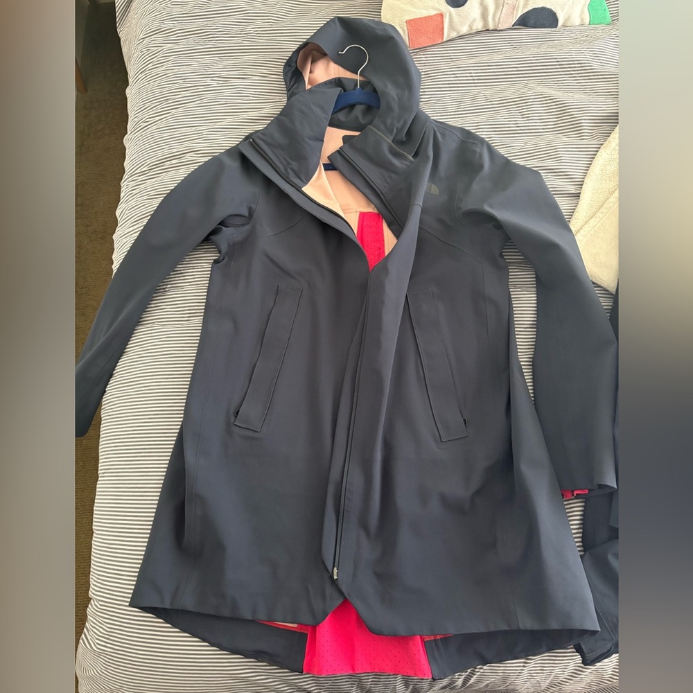 The North Face Women’s Goretex Rain Trench Size Medium - Blue